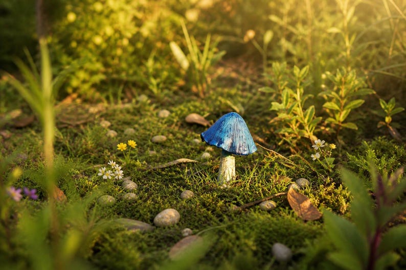 Statue de jardin champignon bleu, décoration féerique, figurine en résine 10 cm