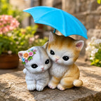 Figurine Couple de Chats Sous un Parapluie Bleu avec Couronne de Fleurs, Décoration Peinte à la Main